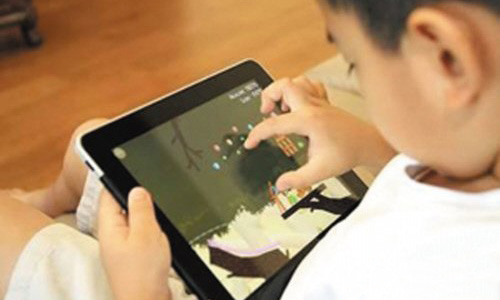 小孩暑假愛玩手機、ipads